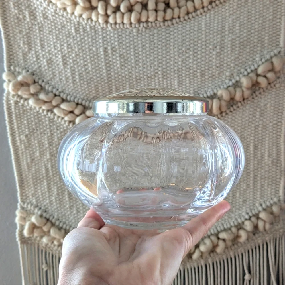 Vintage Glass Rose Bud Vase w/ Metal Mesh Lid – Like New